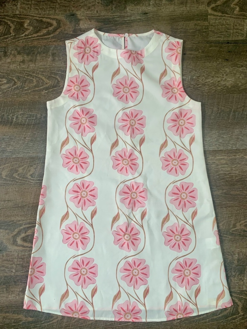 NEW Tags!  Commence Graduation  Sleeveless Floral Shift Dress with Pink Flowers